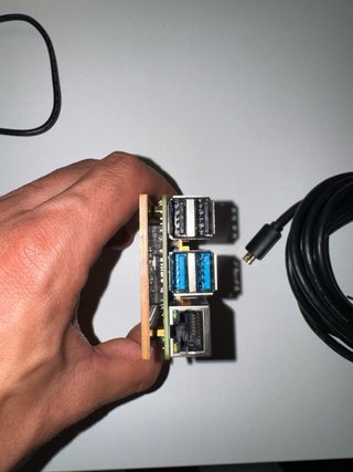 Raspberry Pi 4 con accesorios