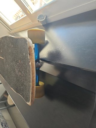 Longboard Loaded Tesseract con ejes Paris