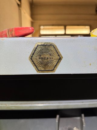 Caja Fuerte Antigua Zeus 21