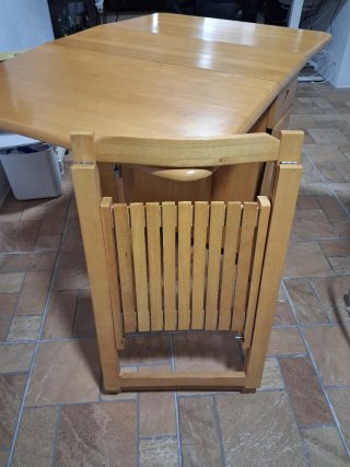 Mesa de comedor plegable con 4 sillas