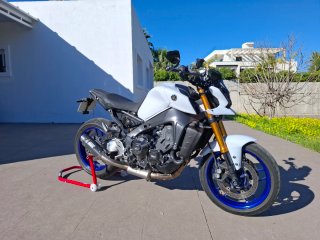 Yamaha MT-09 SP Blanca y Azul