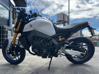 Yamaha MT-09 SP Blanca y Azul