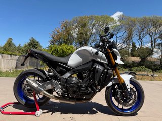 Yamaha MT-09 SP Blanca y Azul