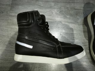 Botas moto talla 43/44, un sólo uso