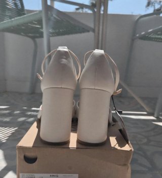 Sandalias Mango tacón ancho beige