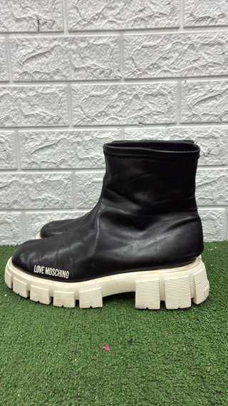 Stivaletti Moschino Neri con Suola Bianca