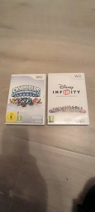 Lote 2 Videojuegos Wii: Skylanders y Disney Infini