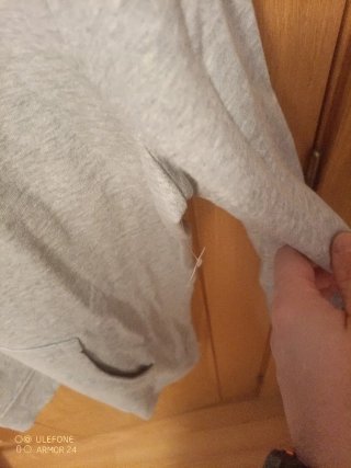 Sudadera gris con capucha