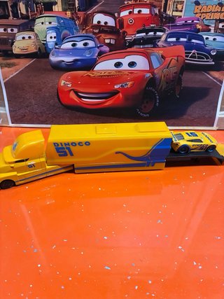 Camión y coche Cars Dinoco 51 Nuevo
