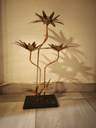 Candelabro antiguo flor metal dorado