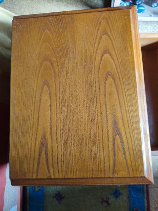 Mesita de noche de madera