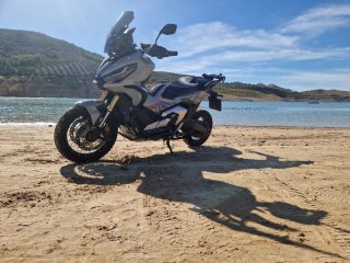 Honda X-ADV 750 Gris/Rojo