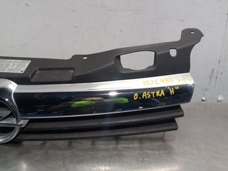 REJILLA DELANTERA OPEL ASTRA H BERLINA 13108463