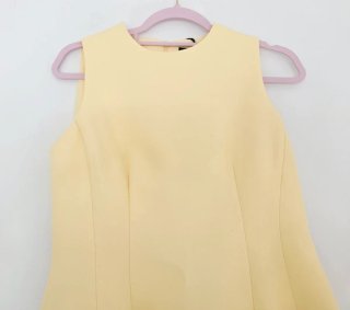 Vestido corto amarillo Zara