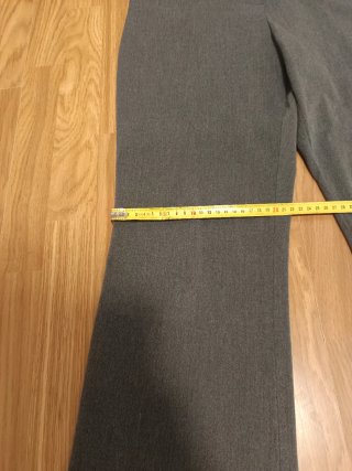 Pantalones grises de campana