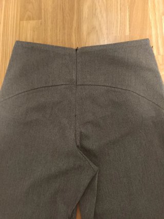 Pantalones grises de campana