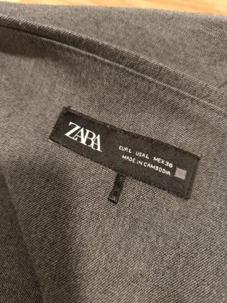 Pantalones grises de campana