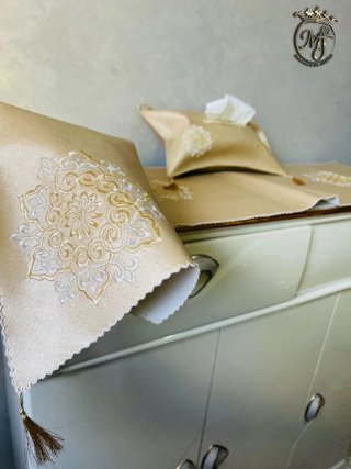Mantel y semi cuero con una funda para papel  beig
