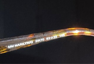 Gafas de sol marrones y doradas