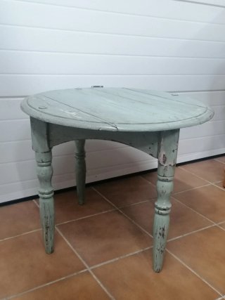 Mesa auxiliar rústica antigua de madera
