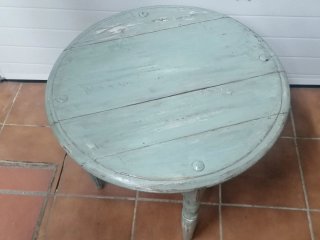 Mesa auxiliar rústica antigua de madera