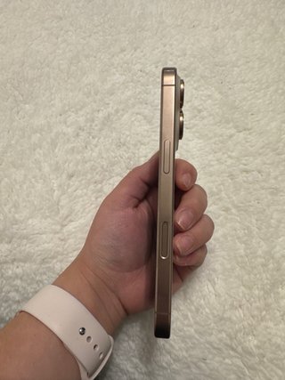 iPhone 16 Pro Dorado