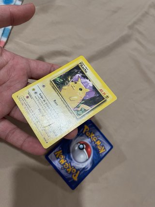 Pareja cartas Pokémon: Pikachu y Charmander
