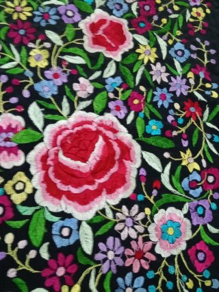 Mantón de Manila Seda Bordado Flores