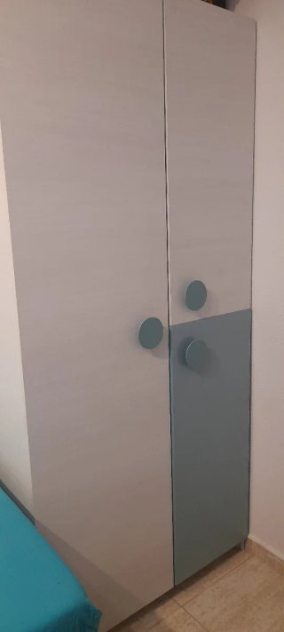 Cama con cajón y armario de madera