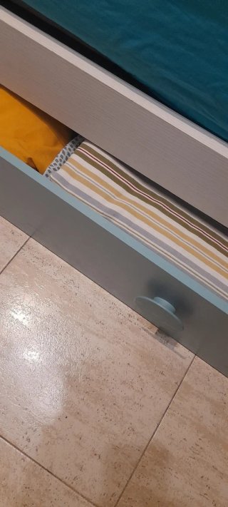 Cama con cajón y armario de madera