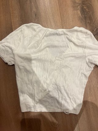 Top blanco fruncido con cordón