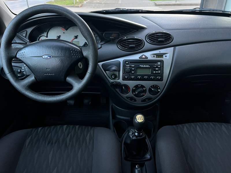 Ford Focus 1.8TDCI 90cv 5puertas 2002 foto 5
