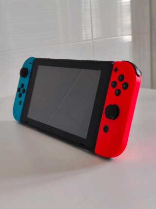 Nintendo Switch con Accesorios y Funda