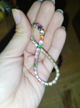 Pulsera elástica con piedras de colores
