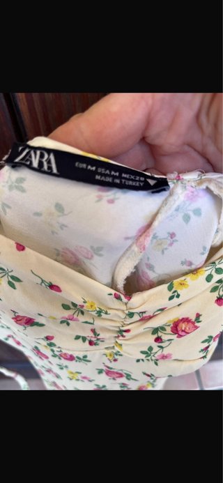 Vestido de verano floral blanco y rosa