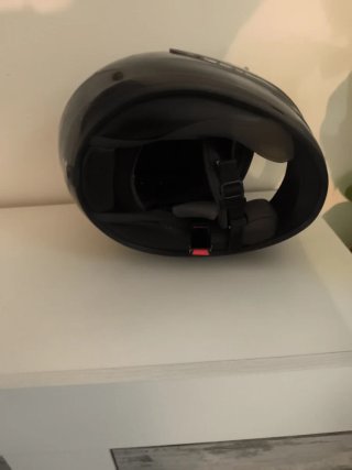 Casco de moto negro integral