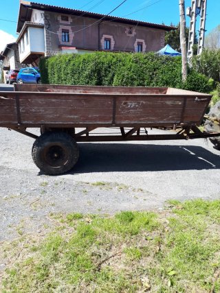 Remolque con esparcidor