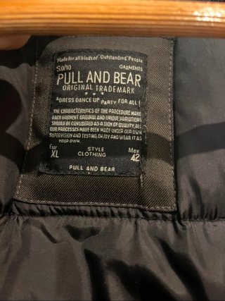 Cazadora Invierno Pull&Bear Gris oscuro capucha.