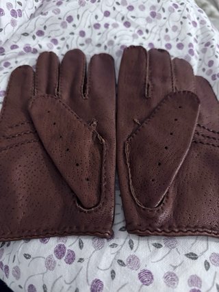 Guantes de cuero marrones