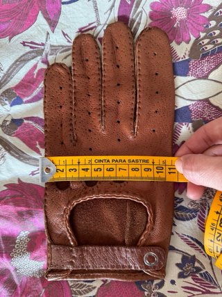 Guantes de cuero marrones