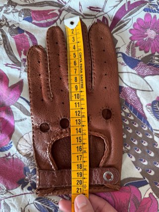 Guantes de cuero marrones
