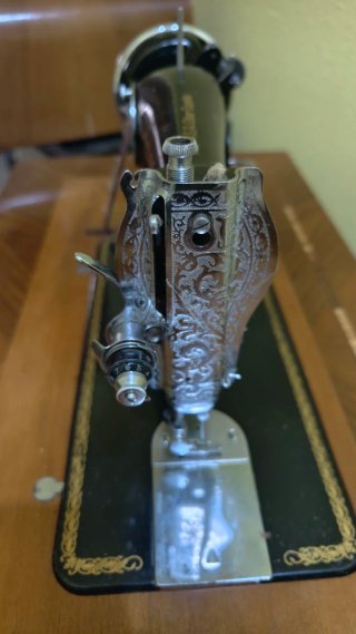 Máquina de coser ALFA con mesa retro