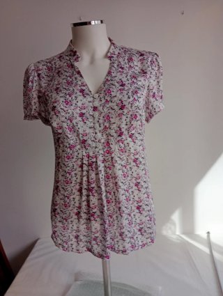 Blusa con estampado floral
