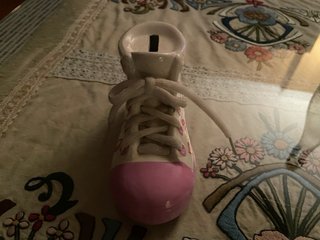Hucha zapato Converse decorada
