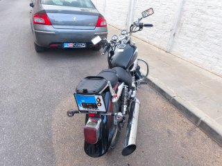 Hyosung Aquila GV125 Negra/Burdeos