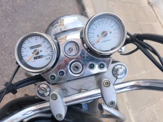 Hyosung Aquila GV125 Negra/Burdeos