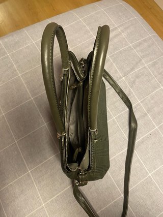 Bolso Guess verde con detalle logo