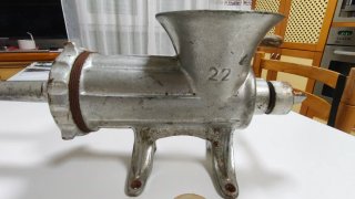Picadora antigua ELMA para chorizos