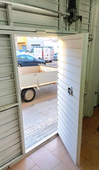 Puerta basculsnte de garaje