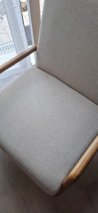 Butaca de fresno y lino color beige